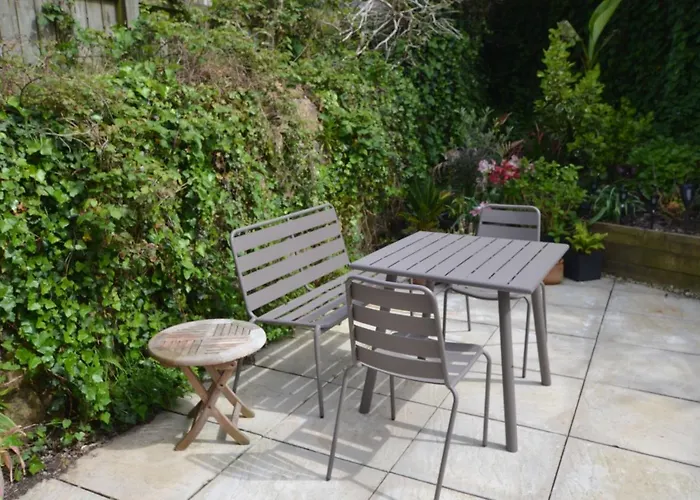 05 Queensway Gardens, Hayle